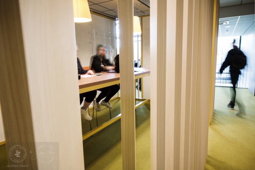 Nederland, Veghel, 28-03-2017 Interieur van de open leercentra, docentenkamer en lokalen van het Zwijsen College in Veghel ontworpen door Joanne Zwart. foto: Bram Budel