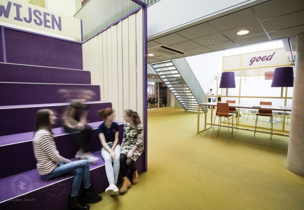 Nederland, Veghel, 28-03-2017 Interieur van de open leercentra, docentenkamer en lokalen van het Zwijsen College in Veghel ontworpen door Joanne Zwart. foto: Bram Budel