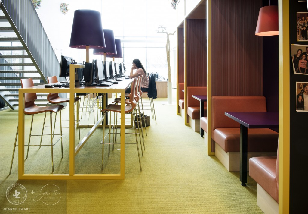 Nederland, Veghel, 28-03-2017 Interieur van de open leercentra, docentenkamer en lokalen van het Zwijsen College in Veghel ontworpen door Joanne Zwart. foto: Bram Budel