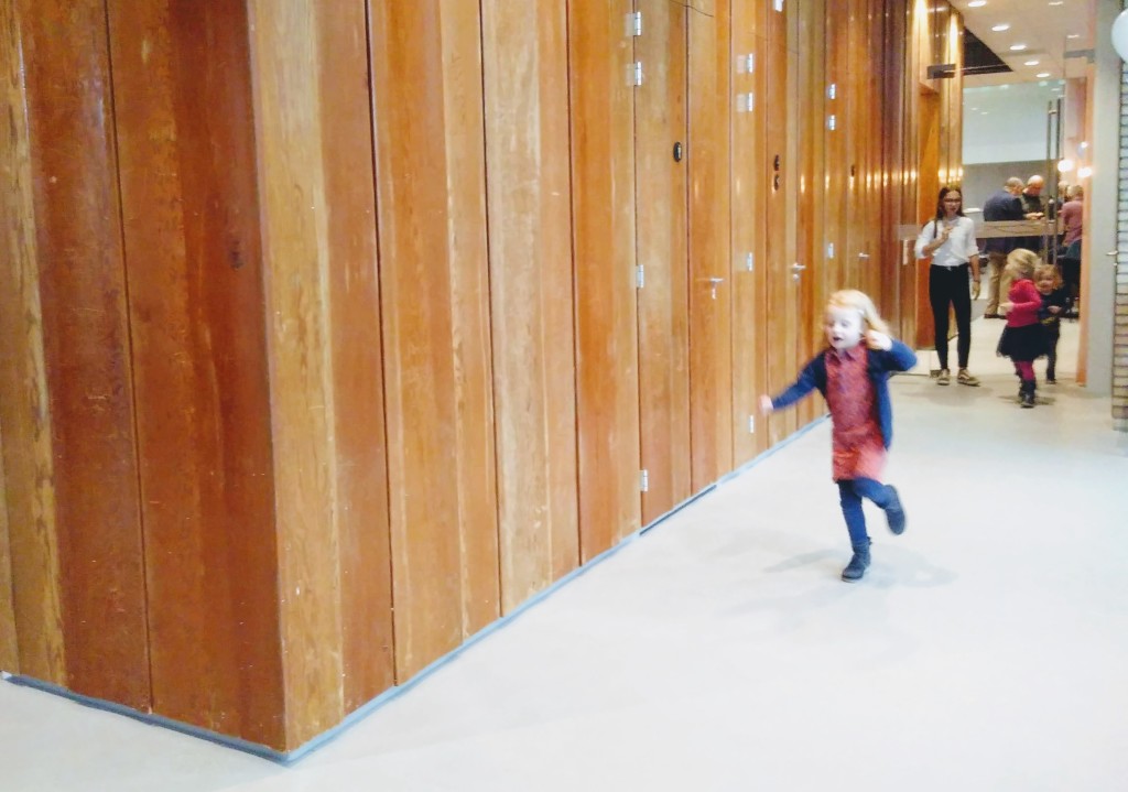 09_wand_oude_kerkbanken